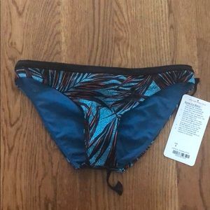 Lululemon Suns Out Bikini Bottom size 8 NWT